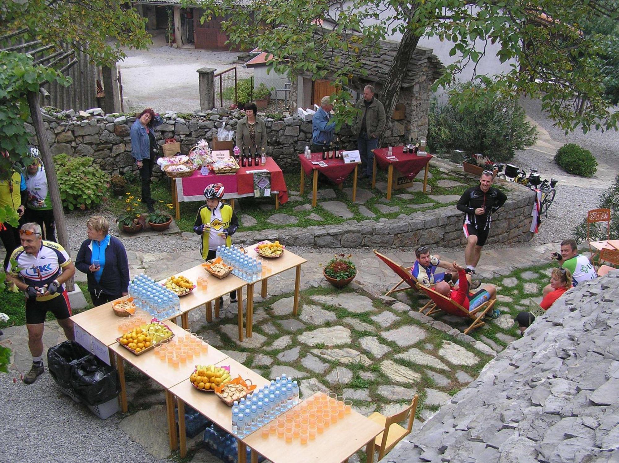 Pliskovica Youth Hostel Exteriör bild