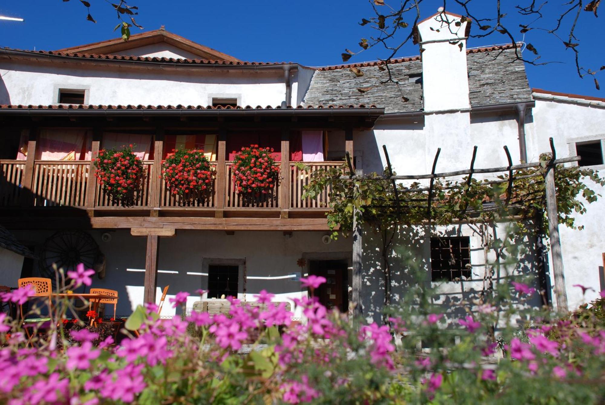 Pliskovica Youth Hostel Exteriör bild