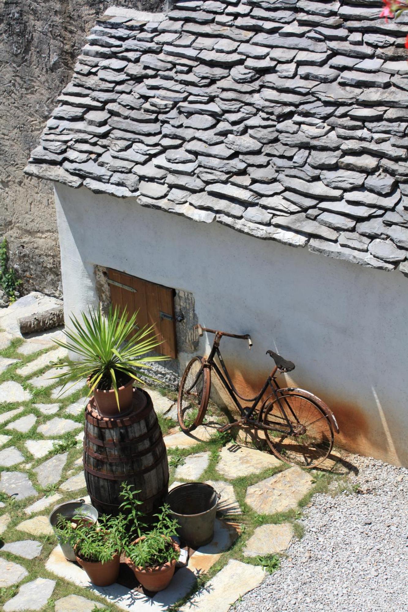 Pliskovica Youth Hostel Exteriör bild